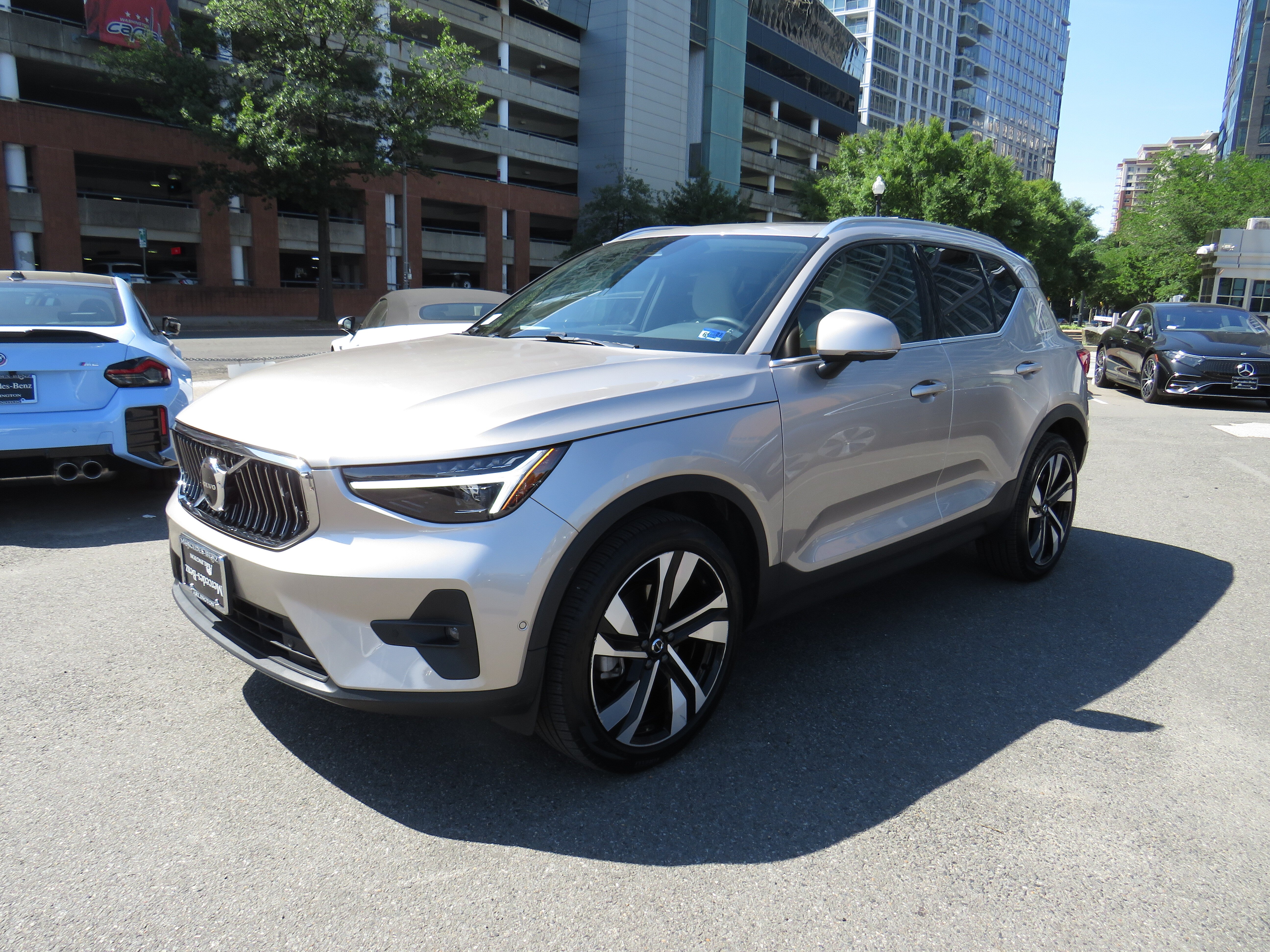 2024 Volvo XC40 B5 Ultimate Bright AWD's photo