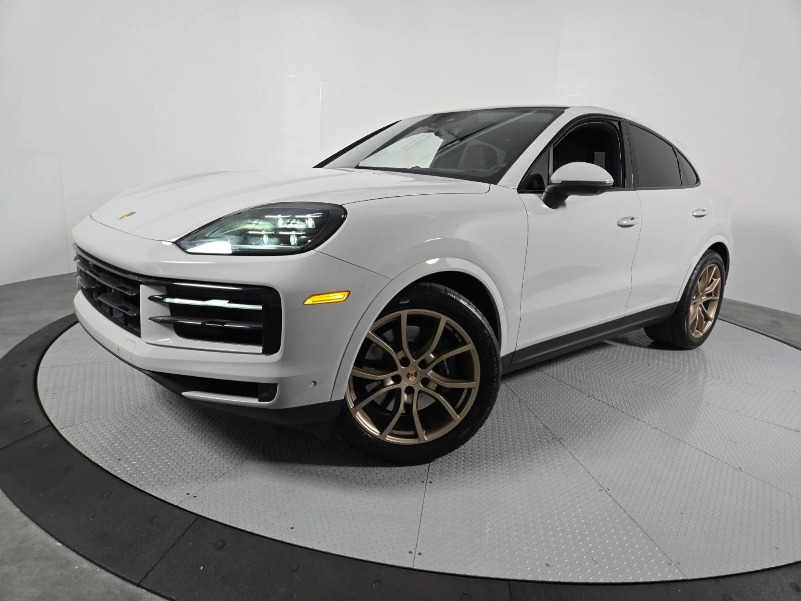 2025 Porsche Cayenne -'s photo