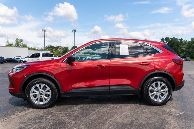 Used 2023 Red Ford Active image 9