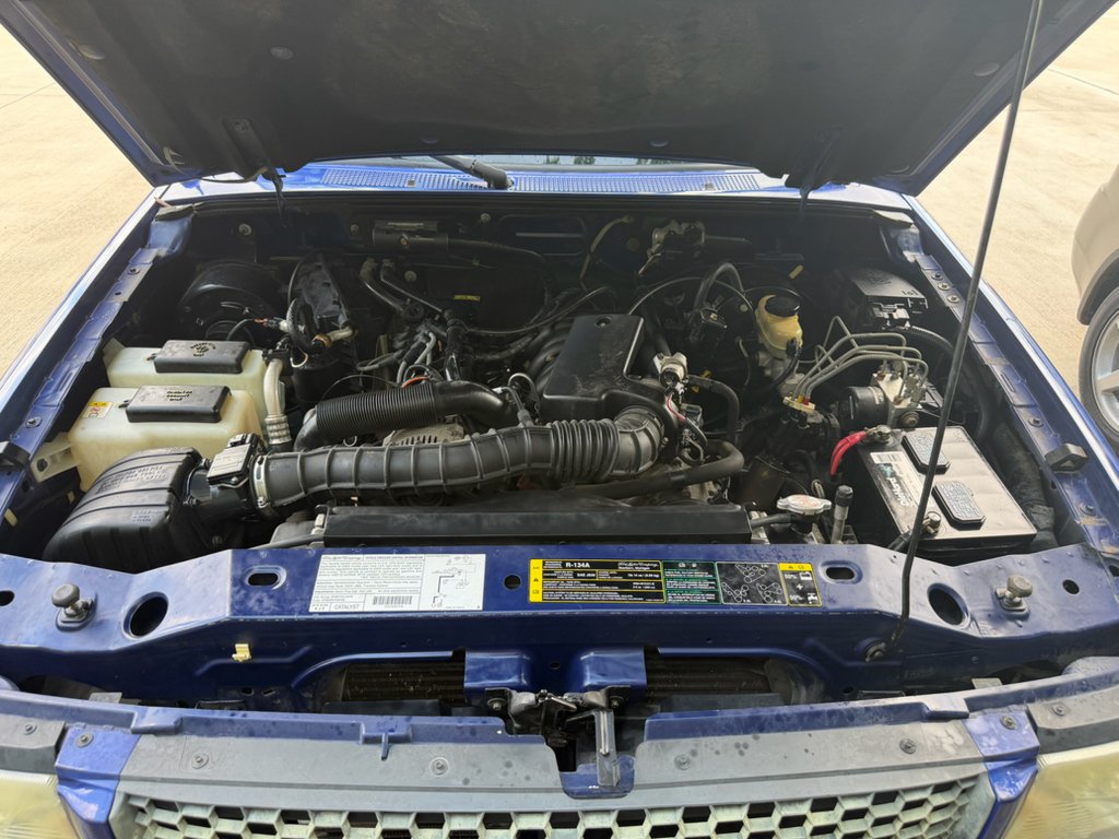 Used 2003 Blue Ford  image 27