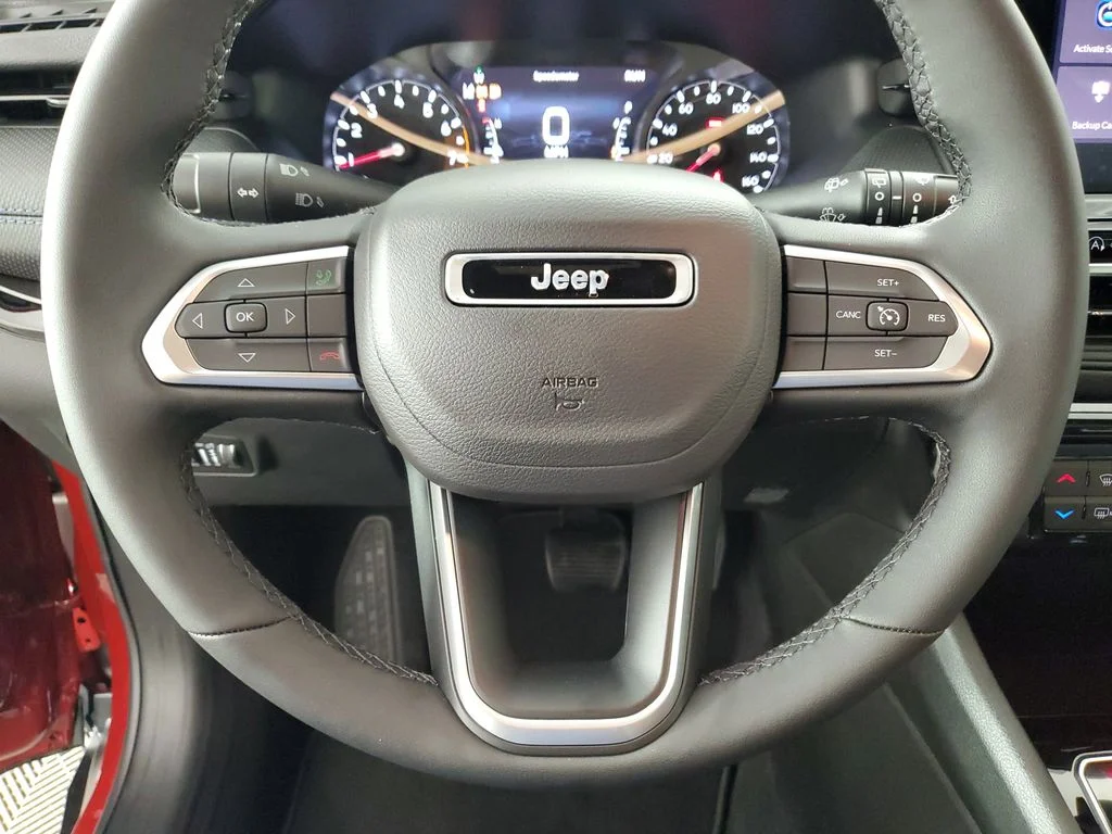 New 2026 Red Hot Pearl-Coat Exterior Paint Jeep Latitude image 20