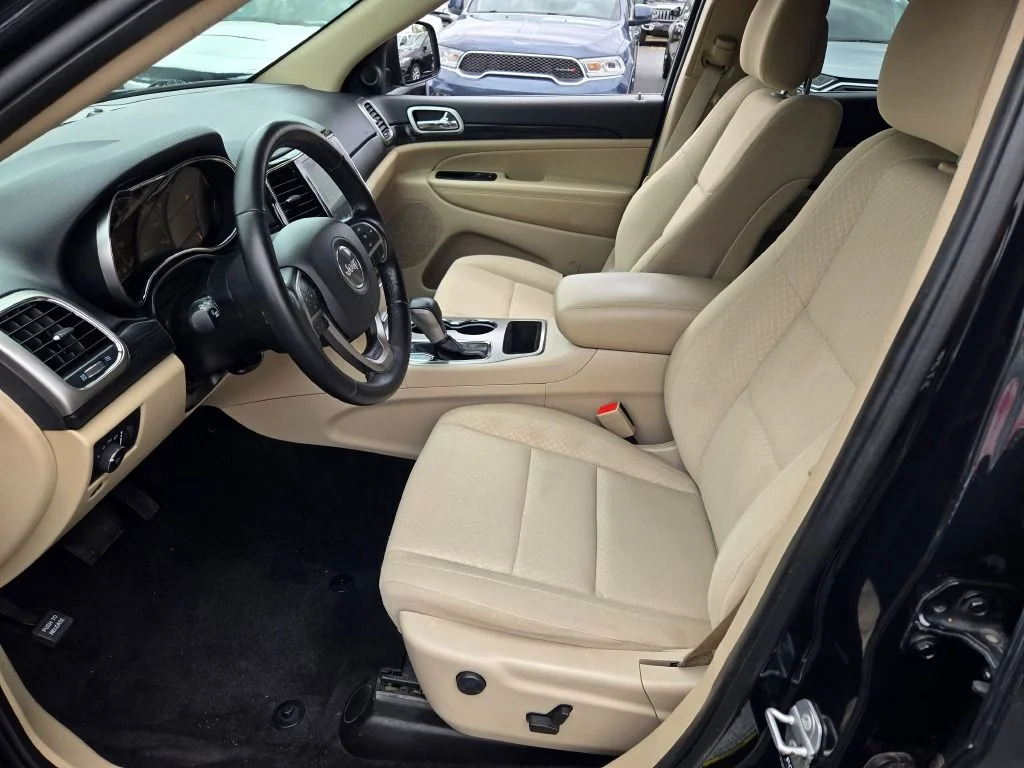 Certified Used 2022 Black Jeep Laredo E image 19
