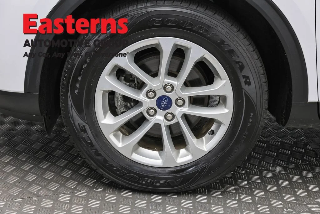 Used 2022 White Ford SE image 33