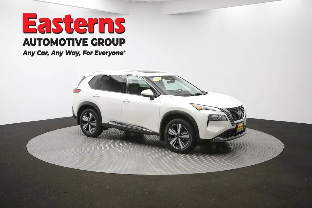 Used 2022 White Nissan SL image 49