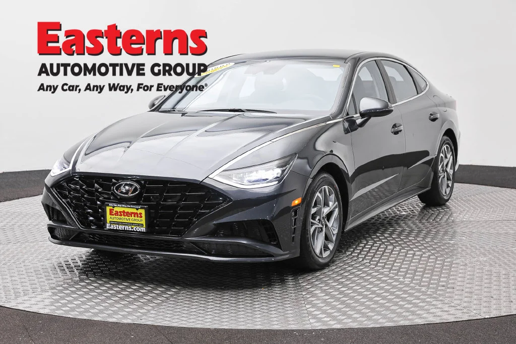 Used 2023 Gray Hyundai SEL image 1