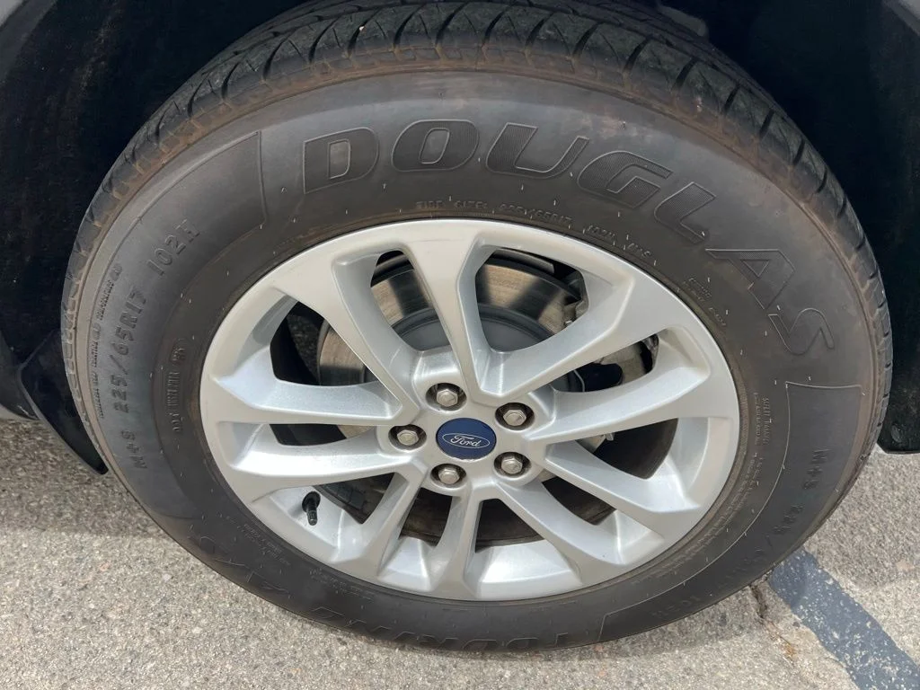 Used 2022 Star White Ford SE image 28