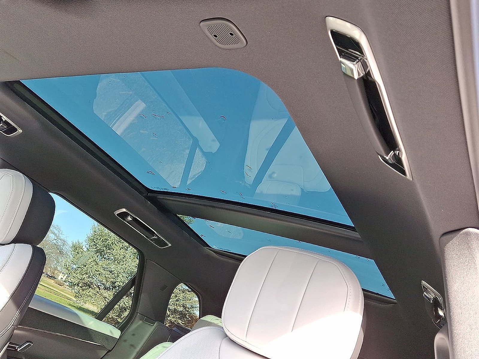 New 2025 Fuji White - 1AA Land Rover Dynamic SE image 21