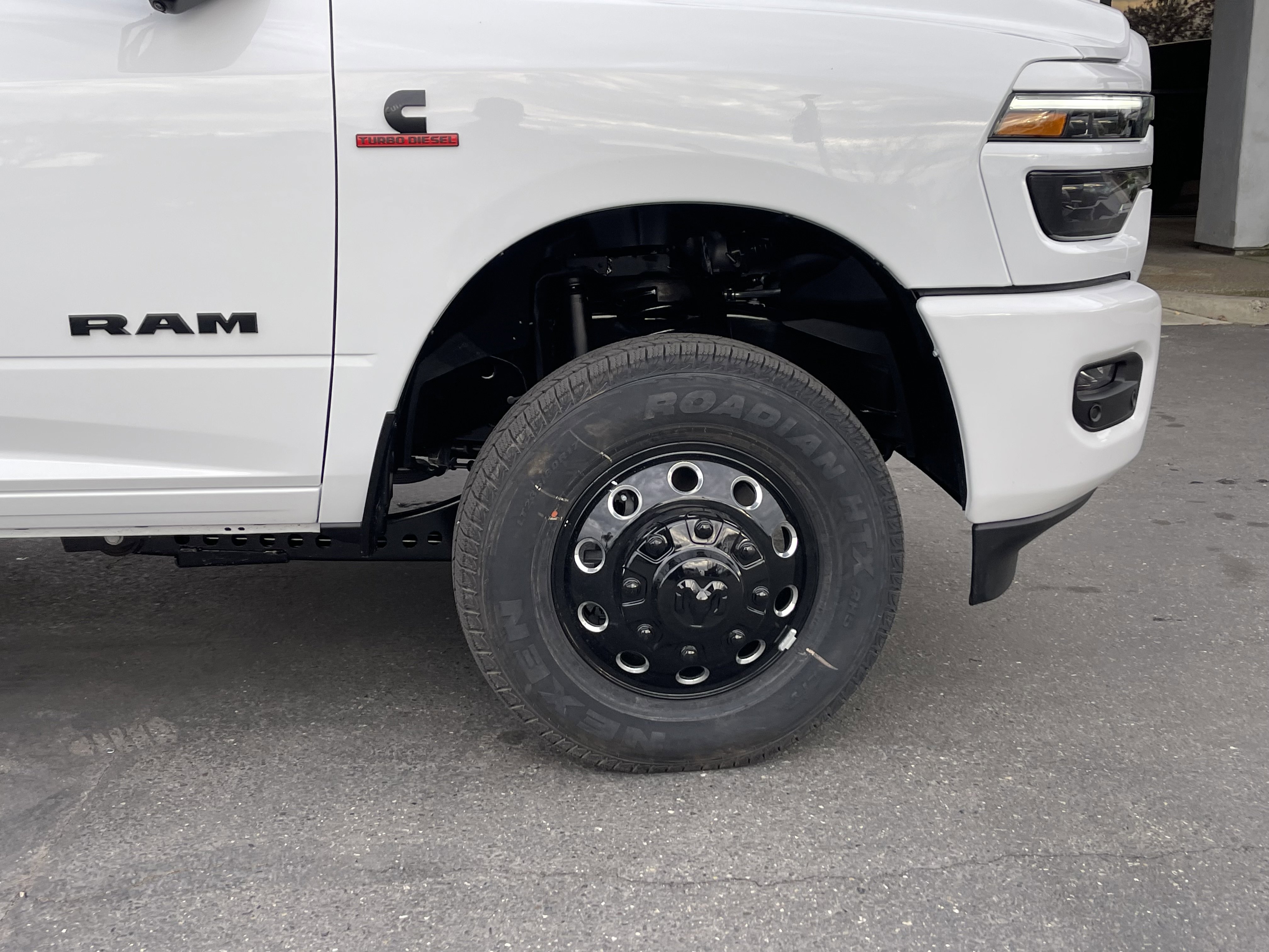 New 2026 Bright White Clear-Coat Exterior Paint RAM Laramie image 8