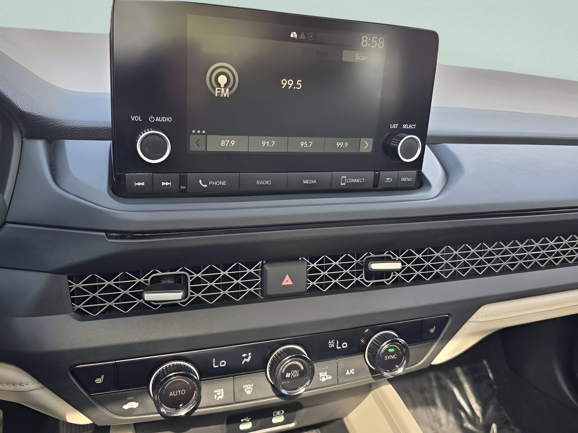 Used 2025 Radiant Red Metallic Honda SE image 5
