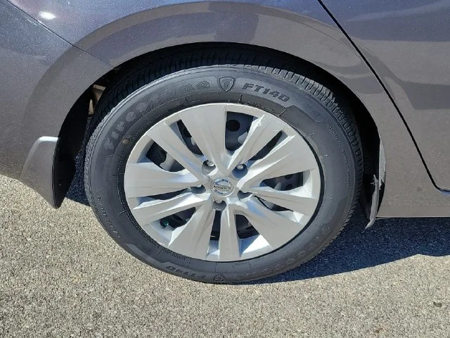 Used 2022 Gray Nissan S image 7
