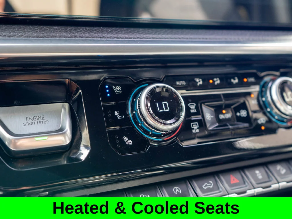 Used 2023 White GMC Denali image 29