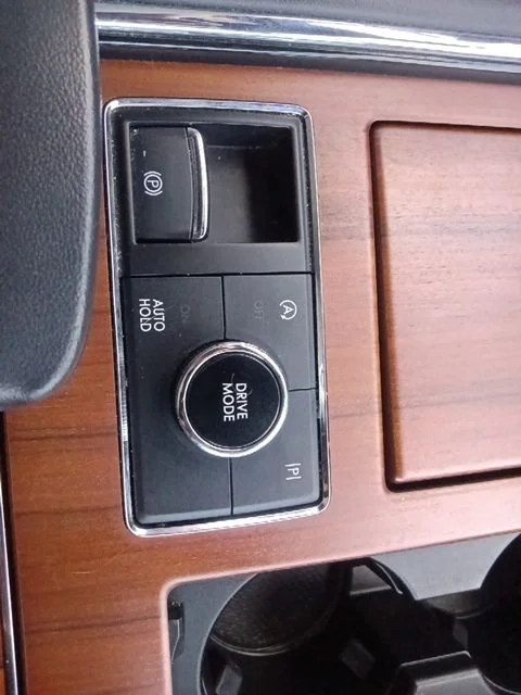Used 2024 Black Lincoln Reserve image 26