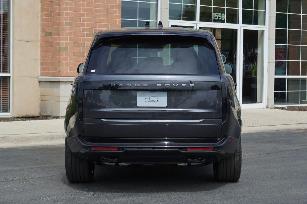 New 2026 Carpathian Grey Land Rover SE image 5