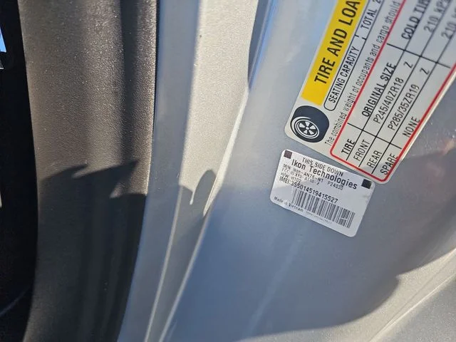 Used 2008 Silver Chevrolet 3LT image 37