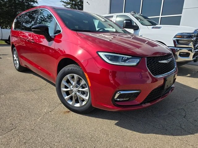 2026 Chrysler Pacifica Select AWD's photo
