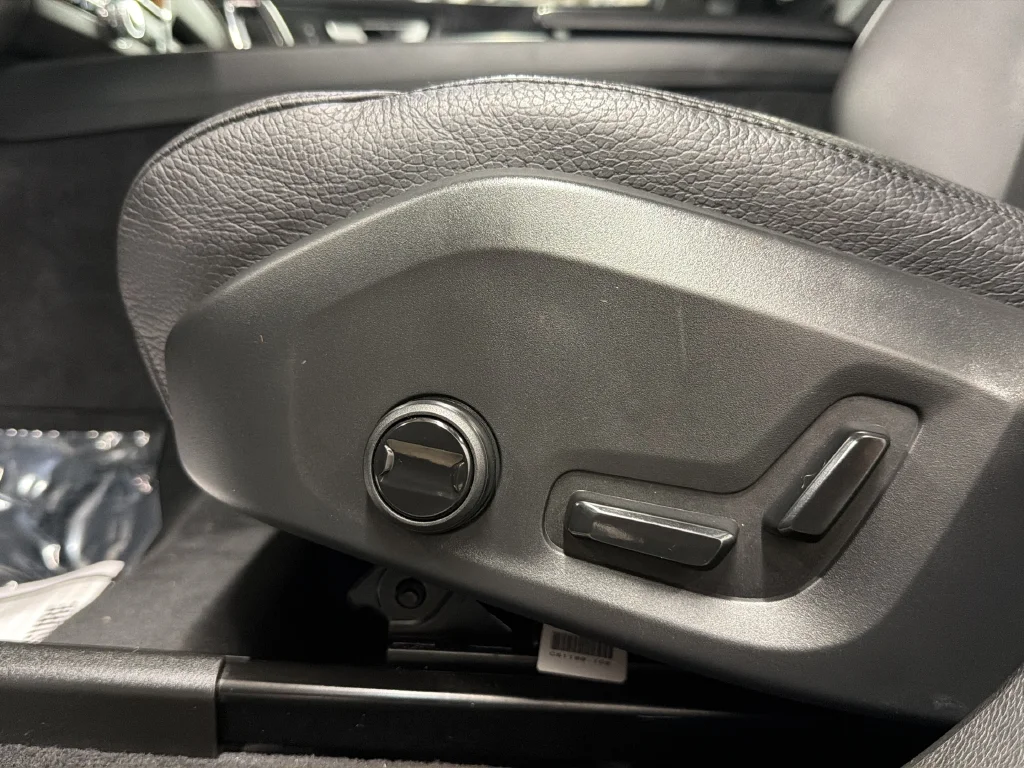 2024 Volvo XC60 Plus - Photo 18