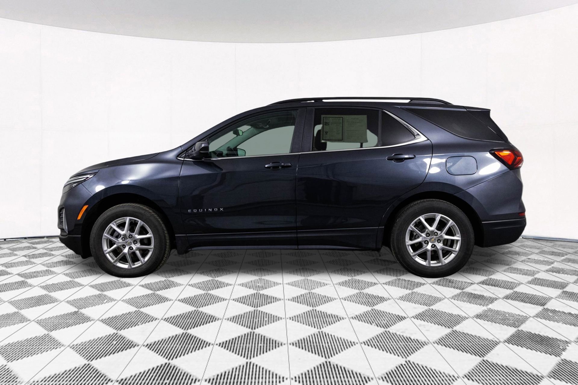 2023 CHEVROLET EQUINOX - Image 10