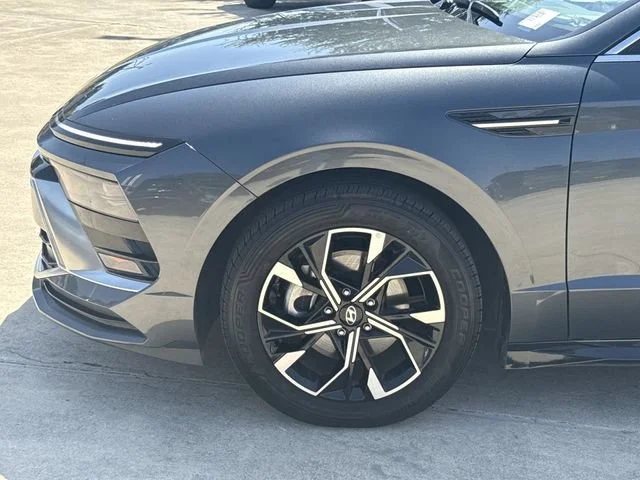 Used 2024 Gray Hyundai SEL image 34