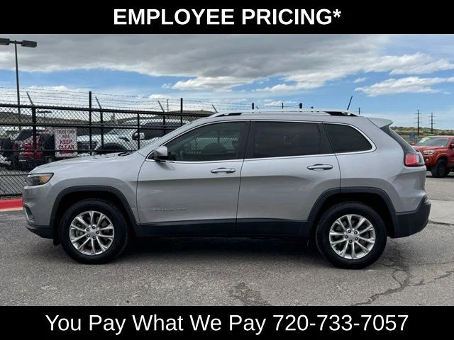 Used 2019 Silver Jeep Latitude image 2