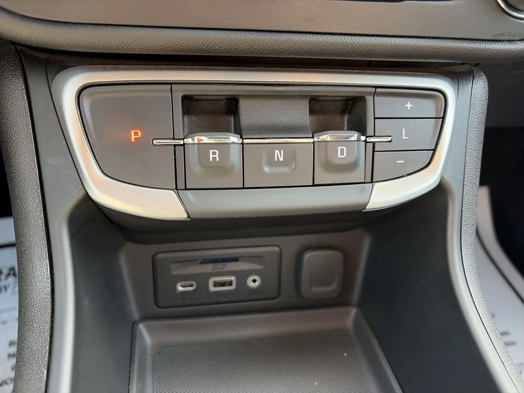 Used 2024 Black GMC SLT image 19
