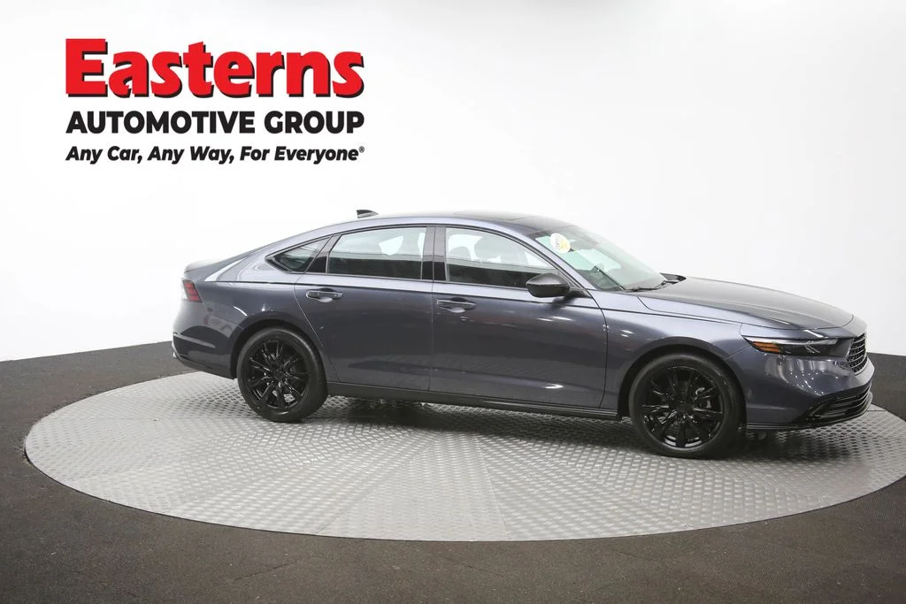 Used 2025 Gray Honda SE image 47