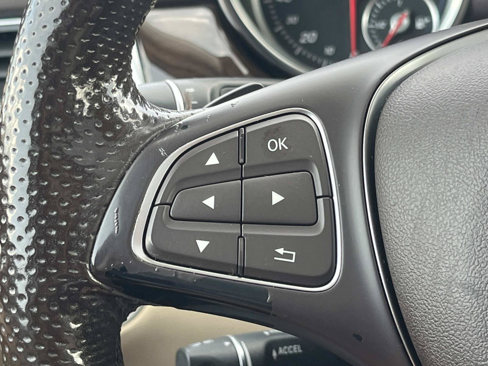 Used 2018 Polar White Mercedes-Benz GLE 350 image 40