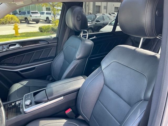 Used 2016 Gray Mercedes-Benz GL 550 image 47
