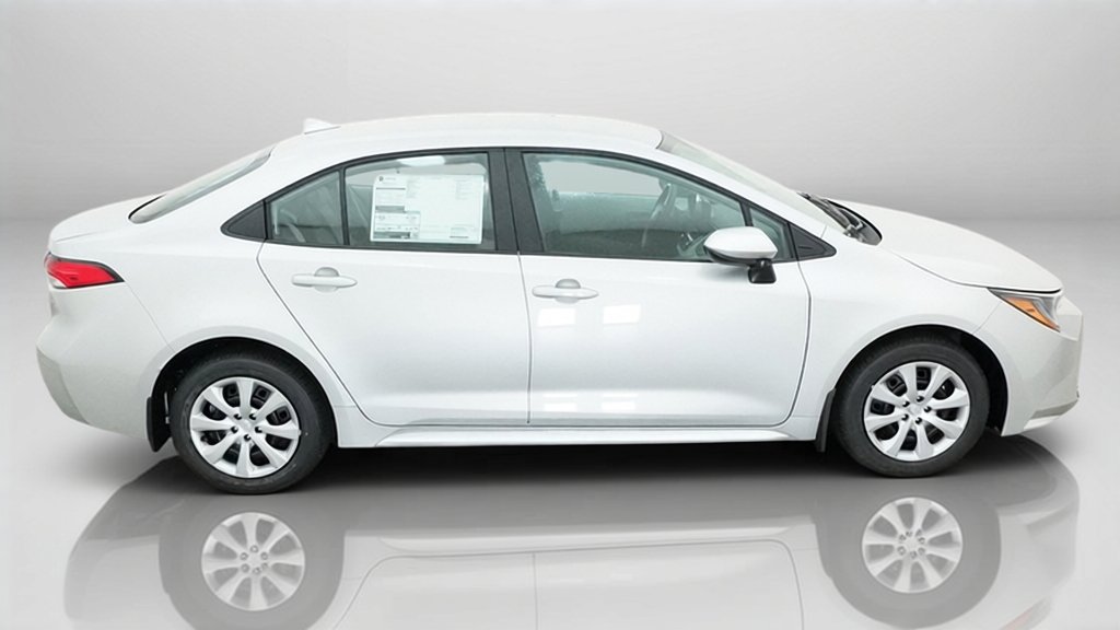 New 2027 Classic Silver Metallic Toyota LE image 7