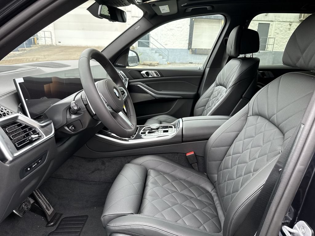 New 2026 Carbon Black Metallic BMW xDrive40i image 11