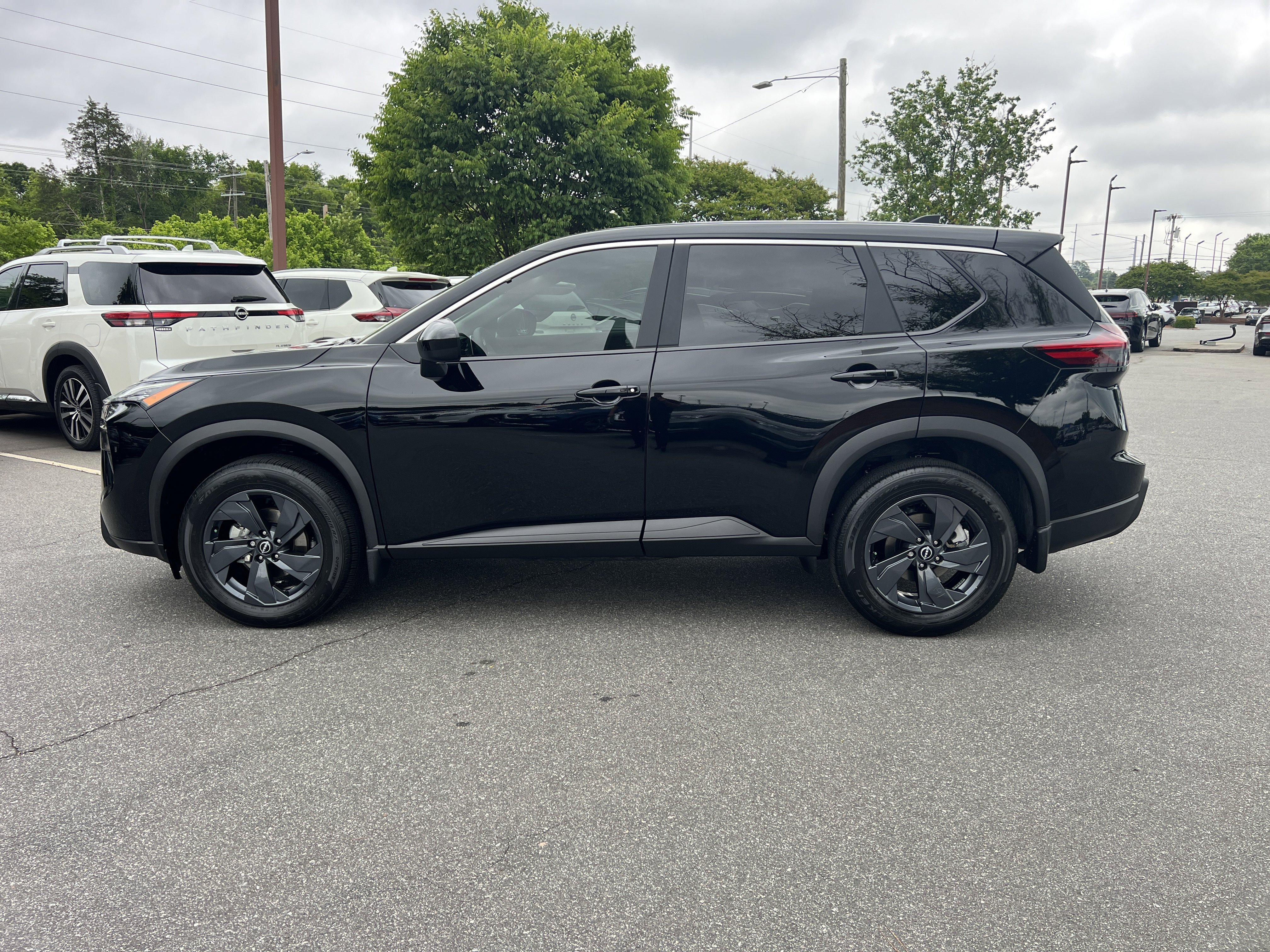 Used 2026 Super Black Nissan SV image 34