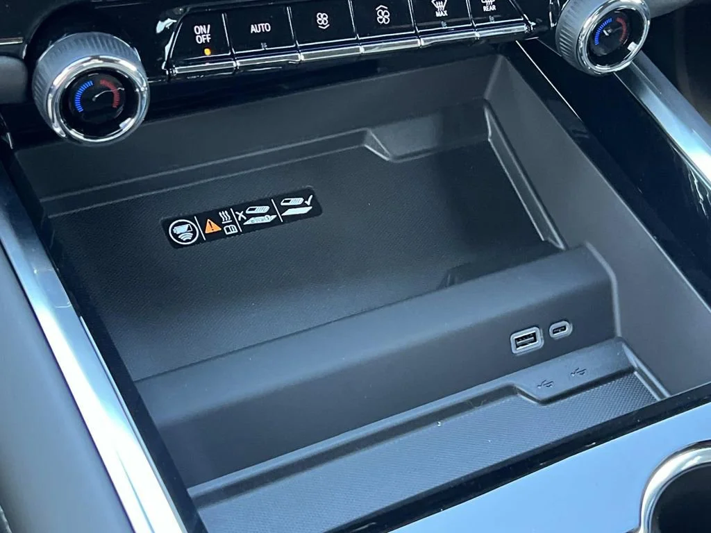 2026 Chevrolet Suburban LT - Photo 19