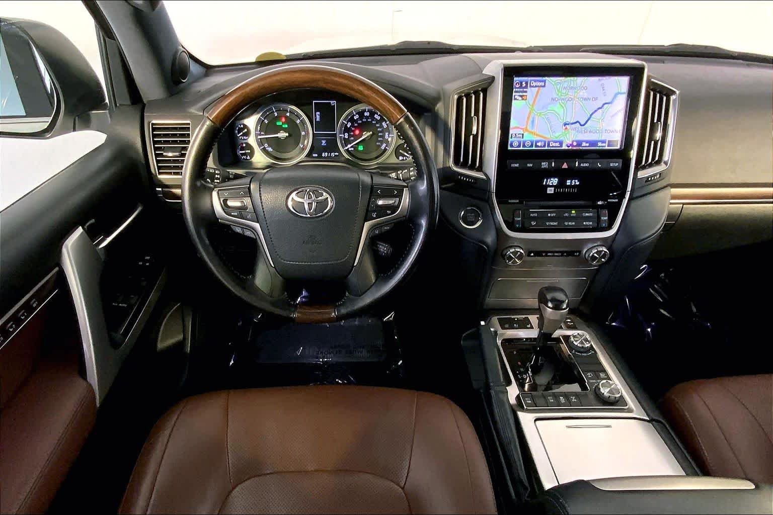 Used 2019 Blizzard Pearl Toyota  image 6