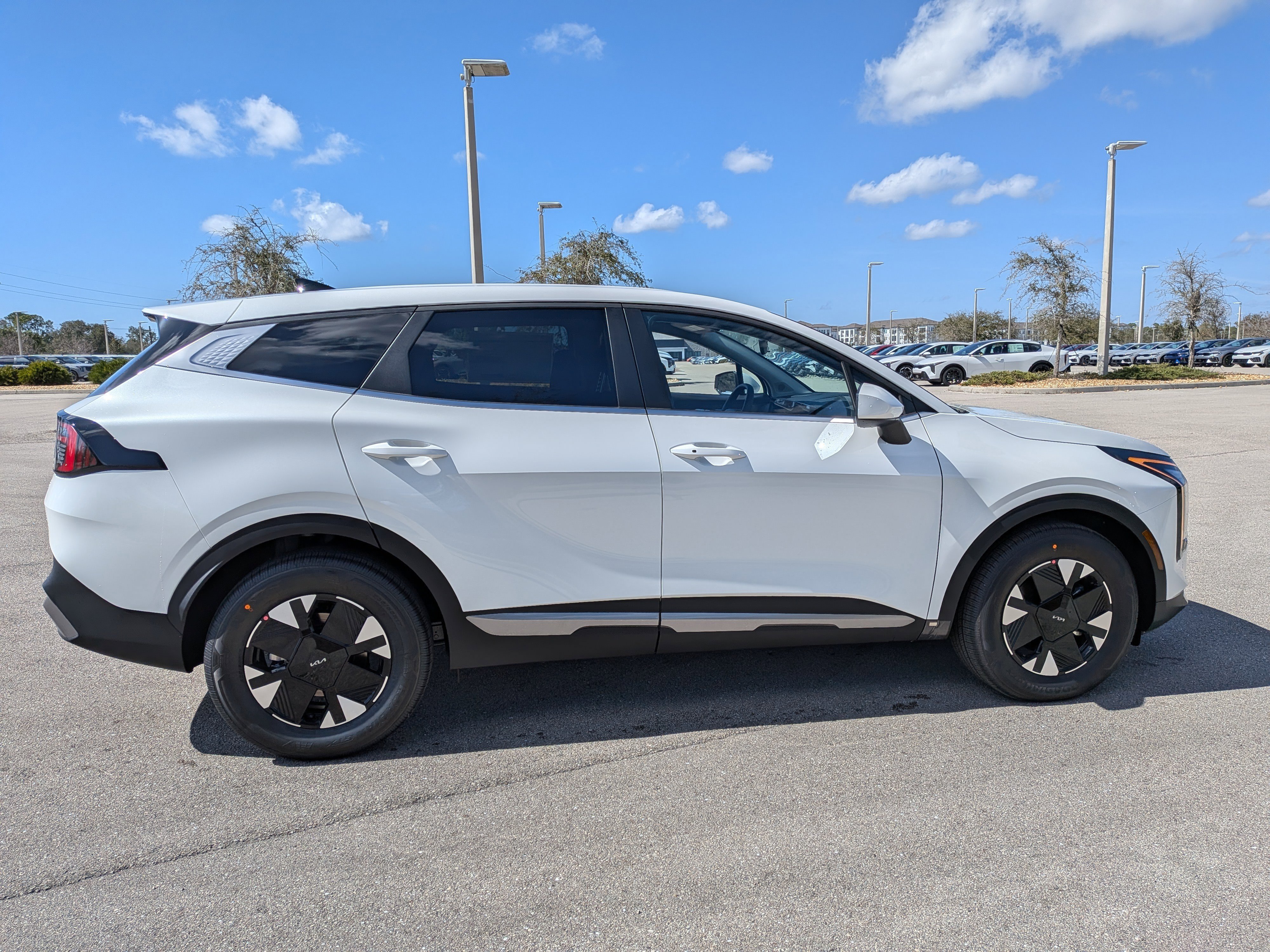 New 2026 Snow White Pearl Kia LX image 4