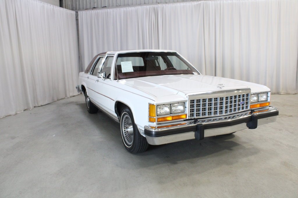 Used 1987 White Ford LX image 35