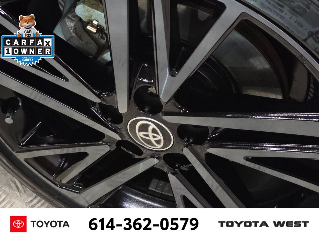Used 2025  Toyota  image 11