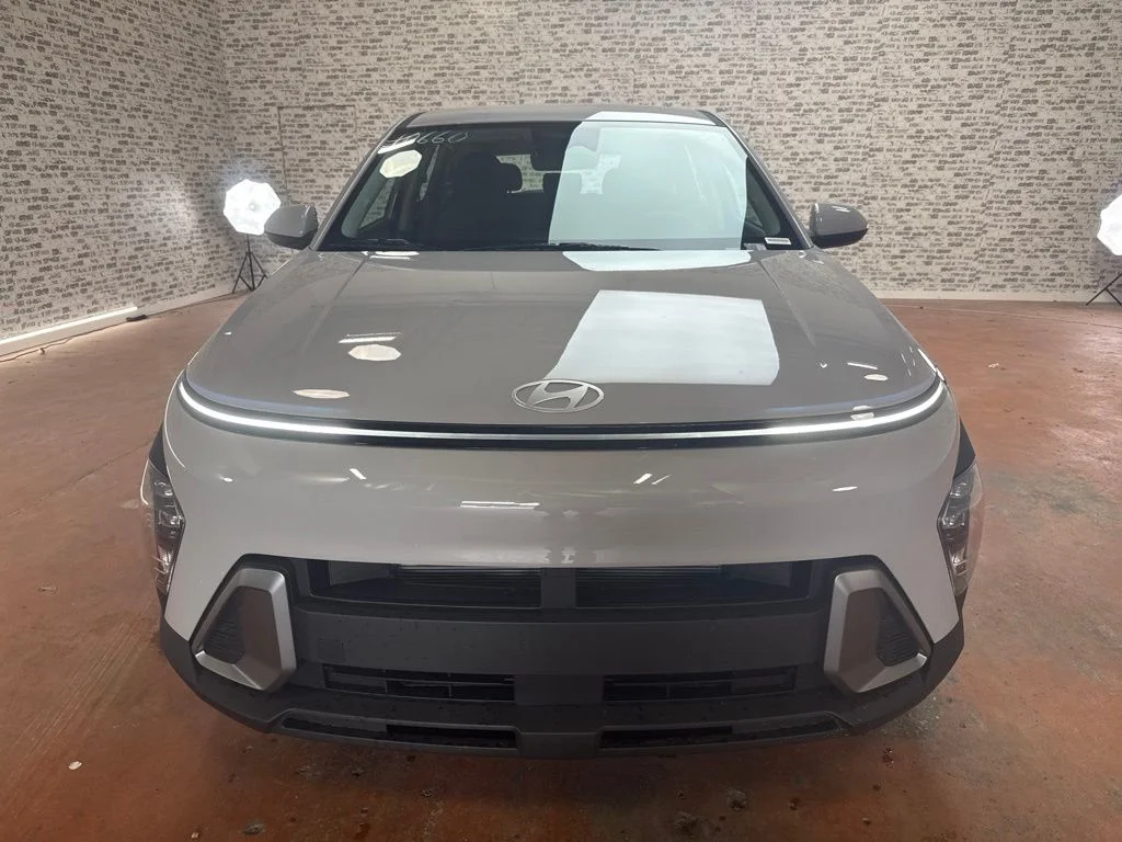New 2027 Cyber Gray Metallic Hyundai SE image 2
