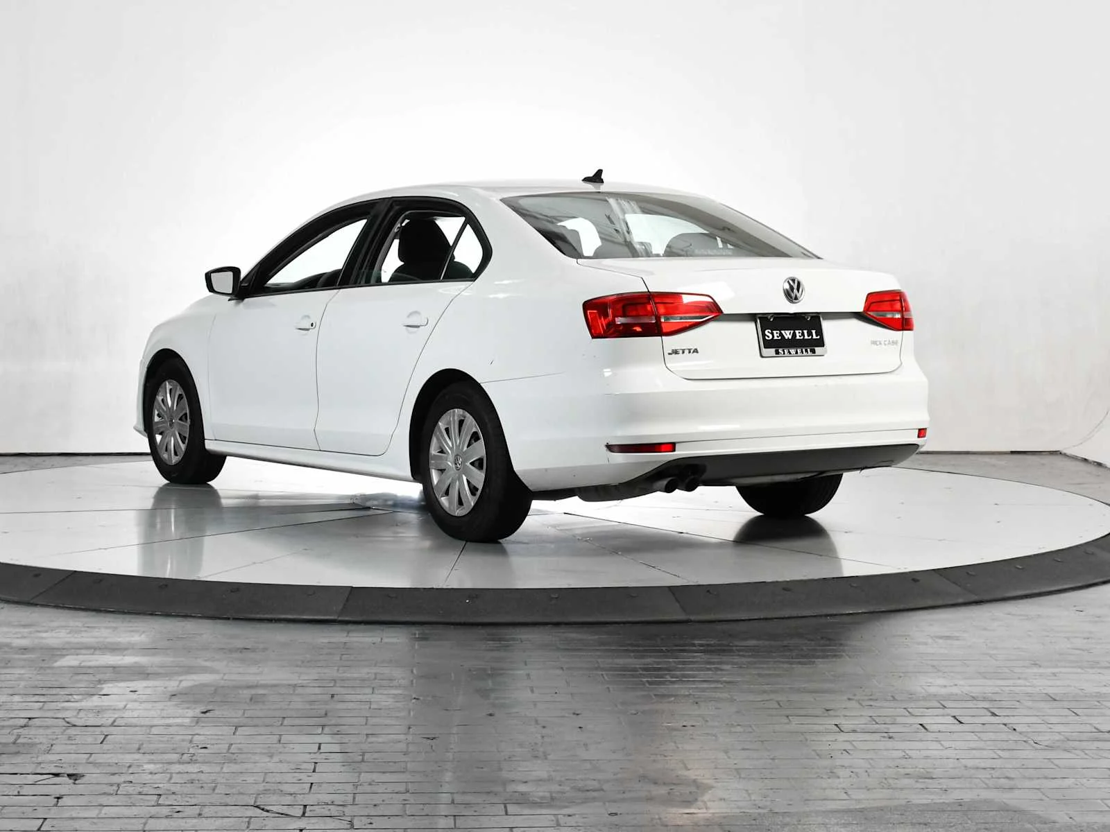 Used 2015 Pure White Volkswagen 2.0L S image 3