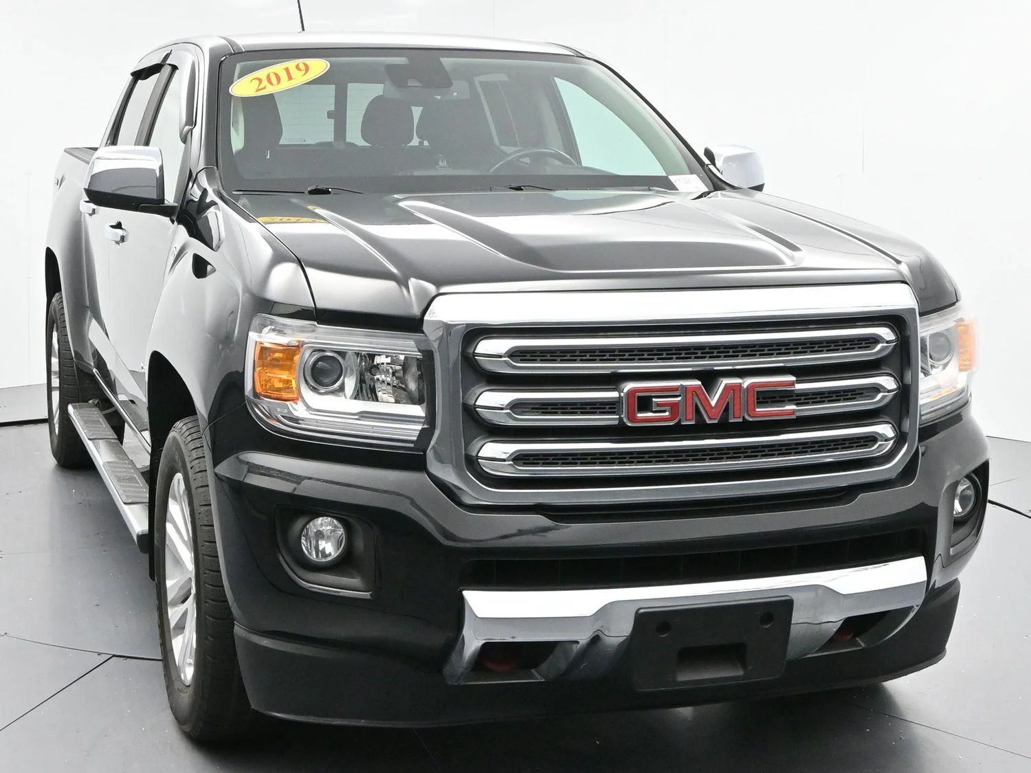 Used 2019 Onyx Black GMC 4WD SLT image 2