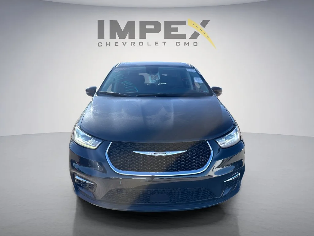 Used 2023 Black Chrysler Touring L image 8