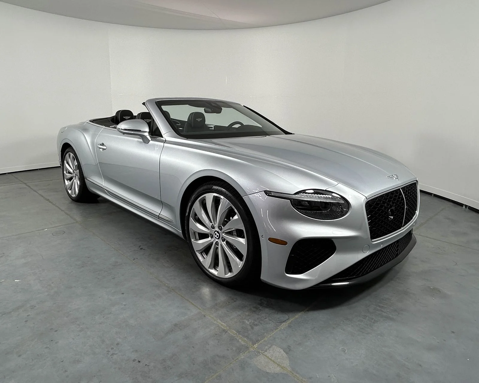 New 2026  Bentley V8 image 1