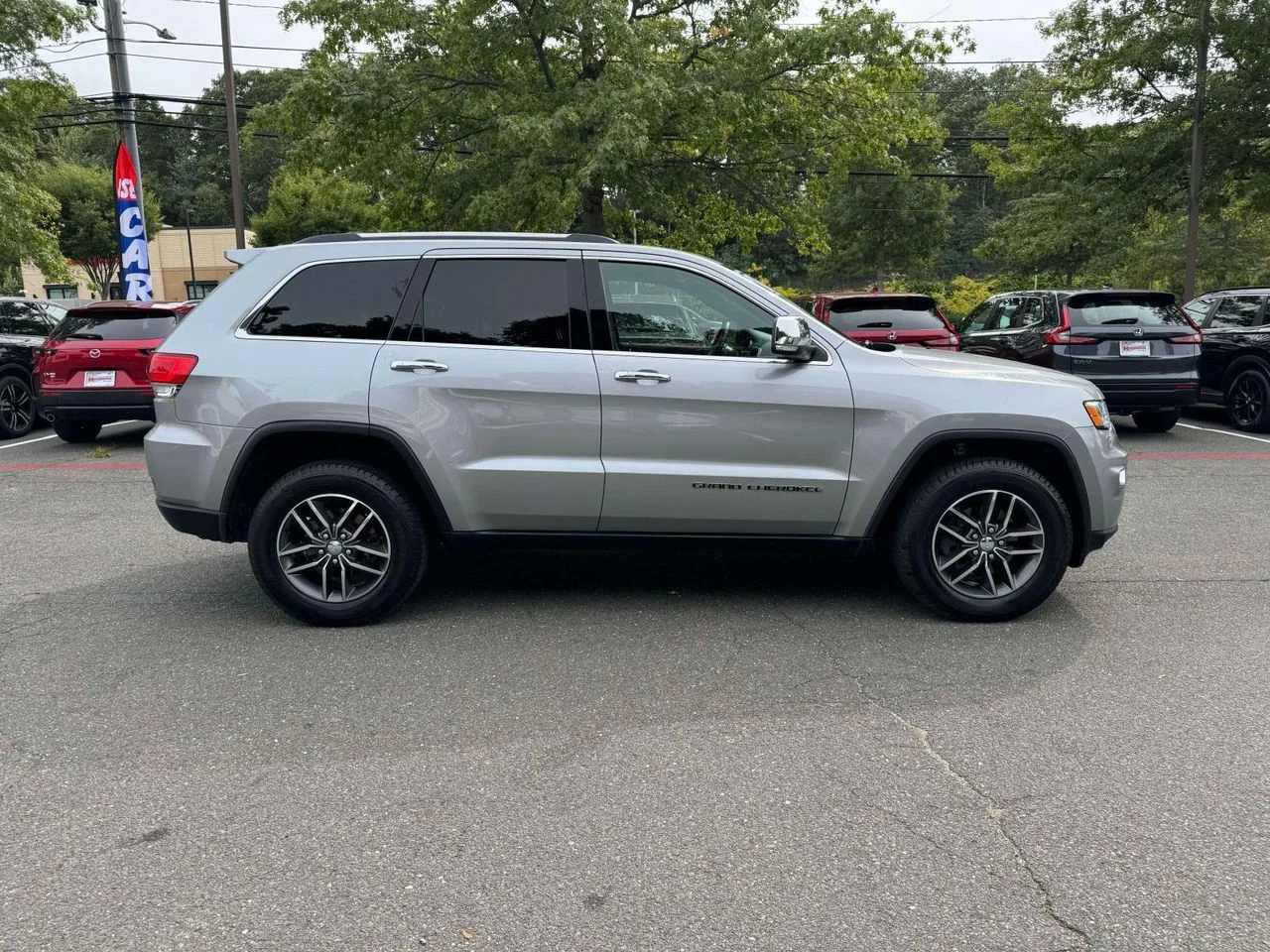 Used 2017 Billet Silver Metallic Clearcoat Jeep Limited 4x4 image 8