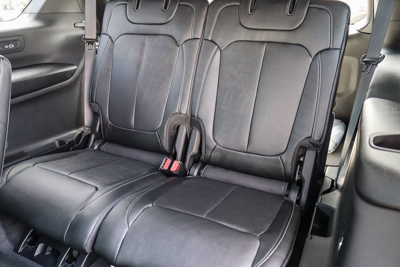New 2026 Silver Zynith Exterior Paint Jeep Limited Reserve image 21