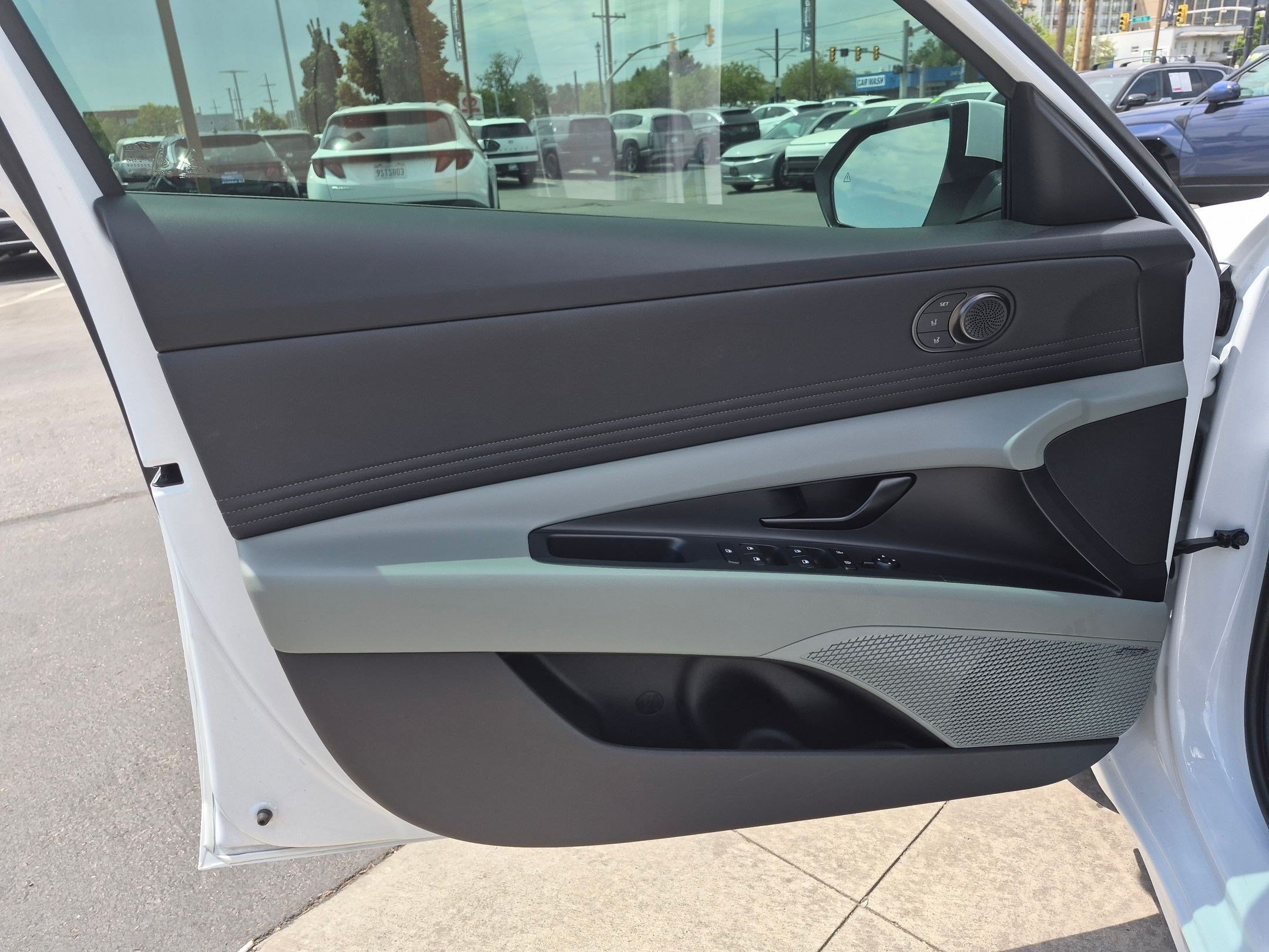 2026 Hyundai Elantra Limited - Photo 13