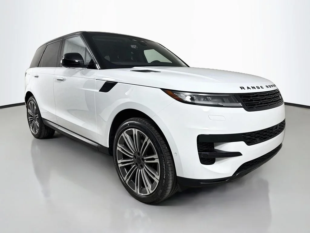 Used 2026  Land Rover SE image 3