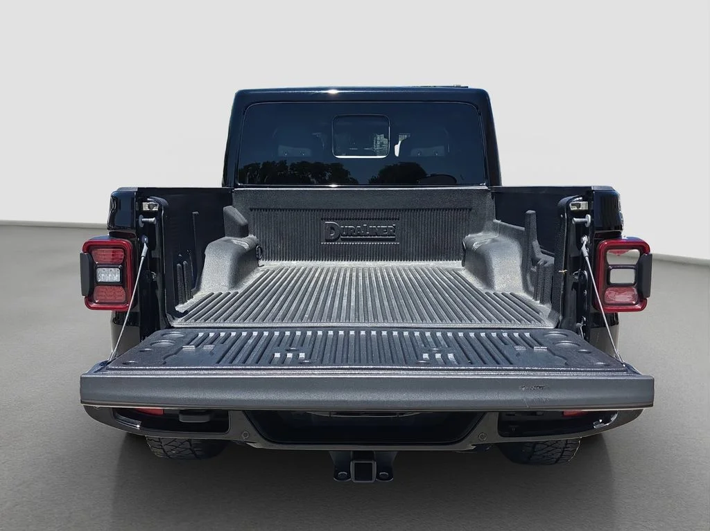 Used 2022 Black Jeep Overland image 17