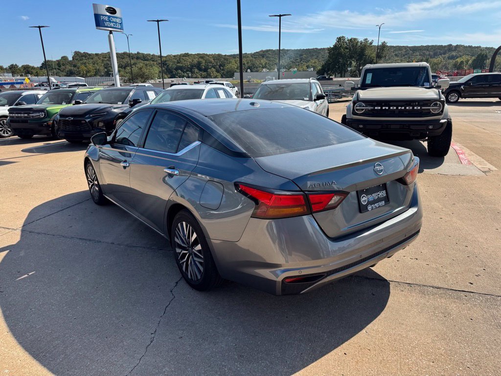 Used 2023 Gun Metallic Nissan 2.5 SV image 5