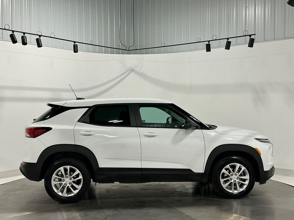 Used 2025 White Chevrolet LS image 10