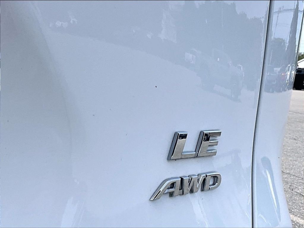 Used 2021 White Toyota LE image 28