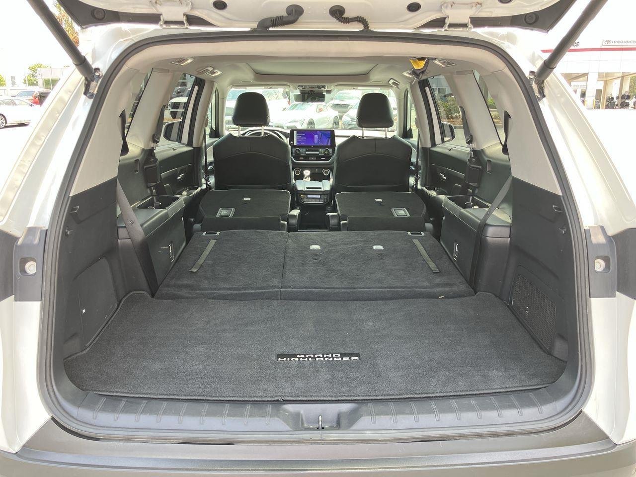 Used 2024 White (Wind Chill Pearl) Toyota Platinum AWD image 31
