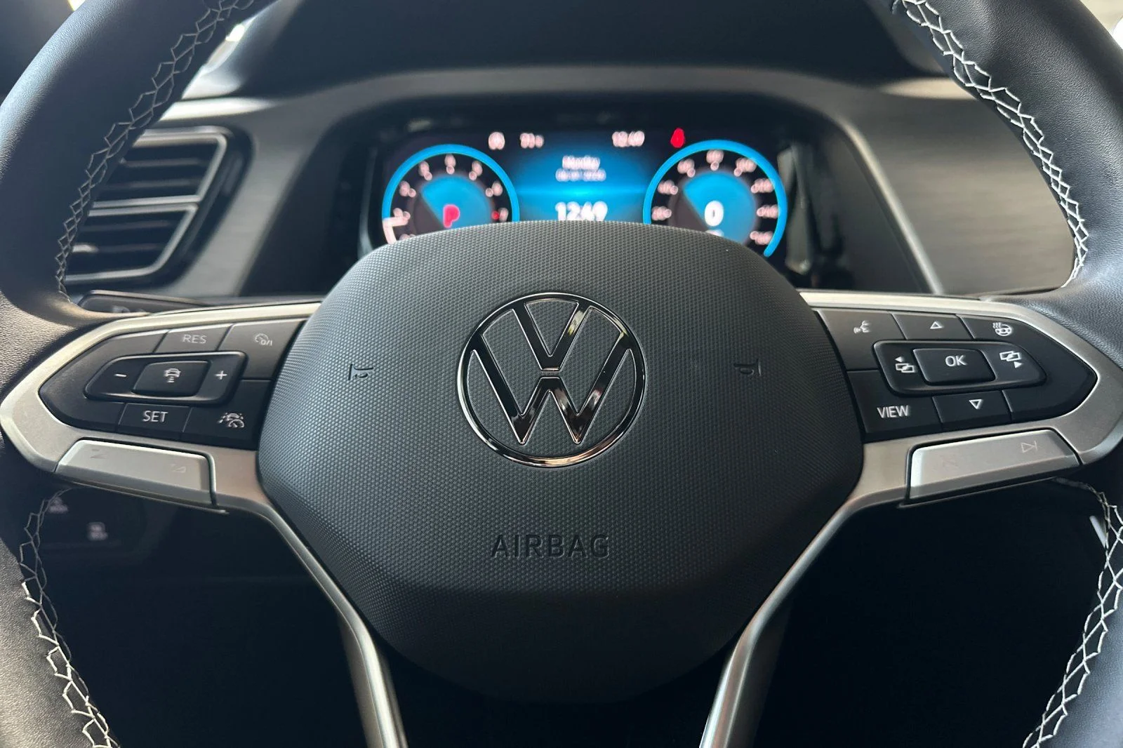 New 2026 White Volkswagen 2.0T SE w/Technology image 21